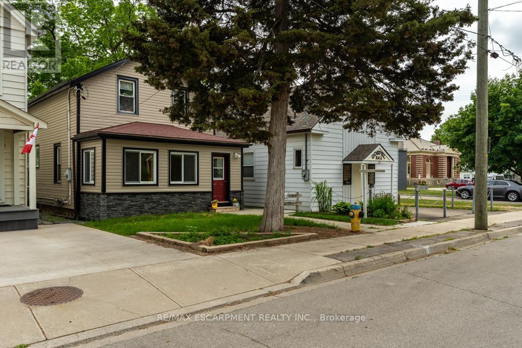 15 Adelaide Street Property Photo 6