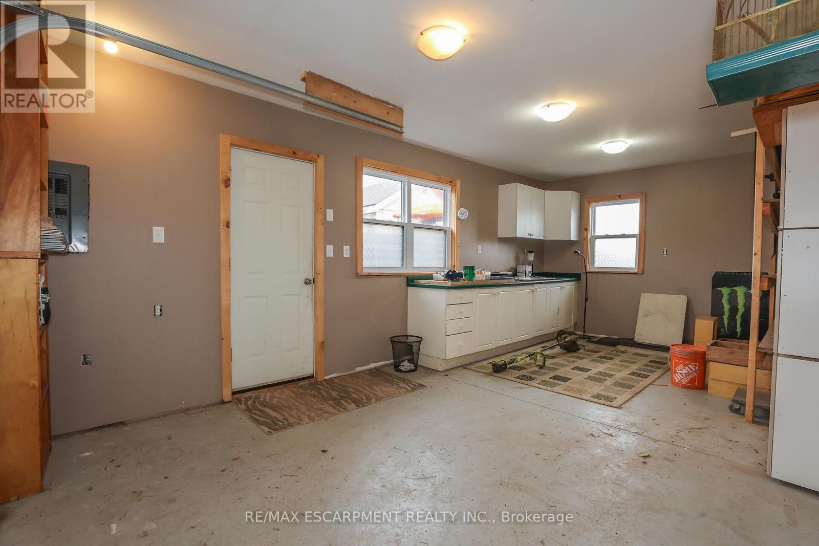 15 Adelaide Street Property Photo 13