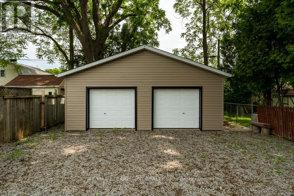 15 Adelaide Street Property Photo 24