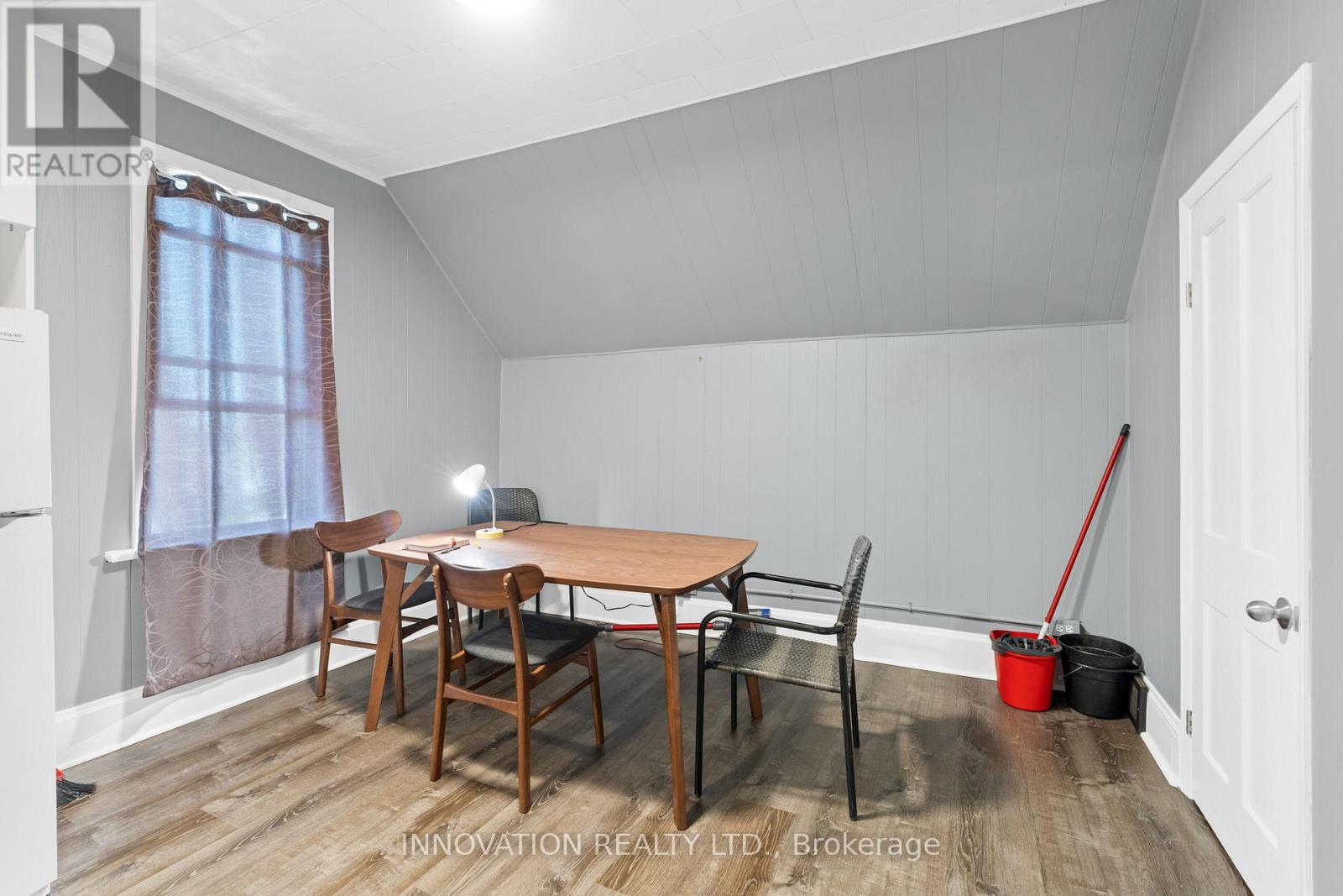 55 Lake Avenue E Property Photo 5