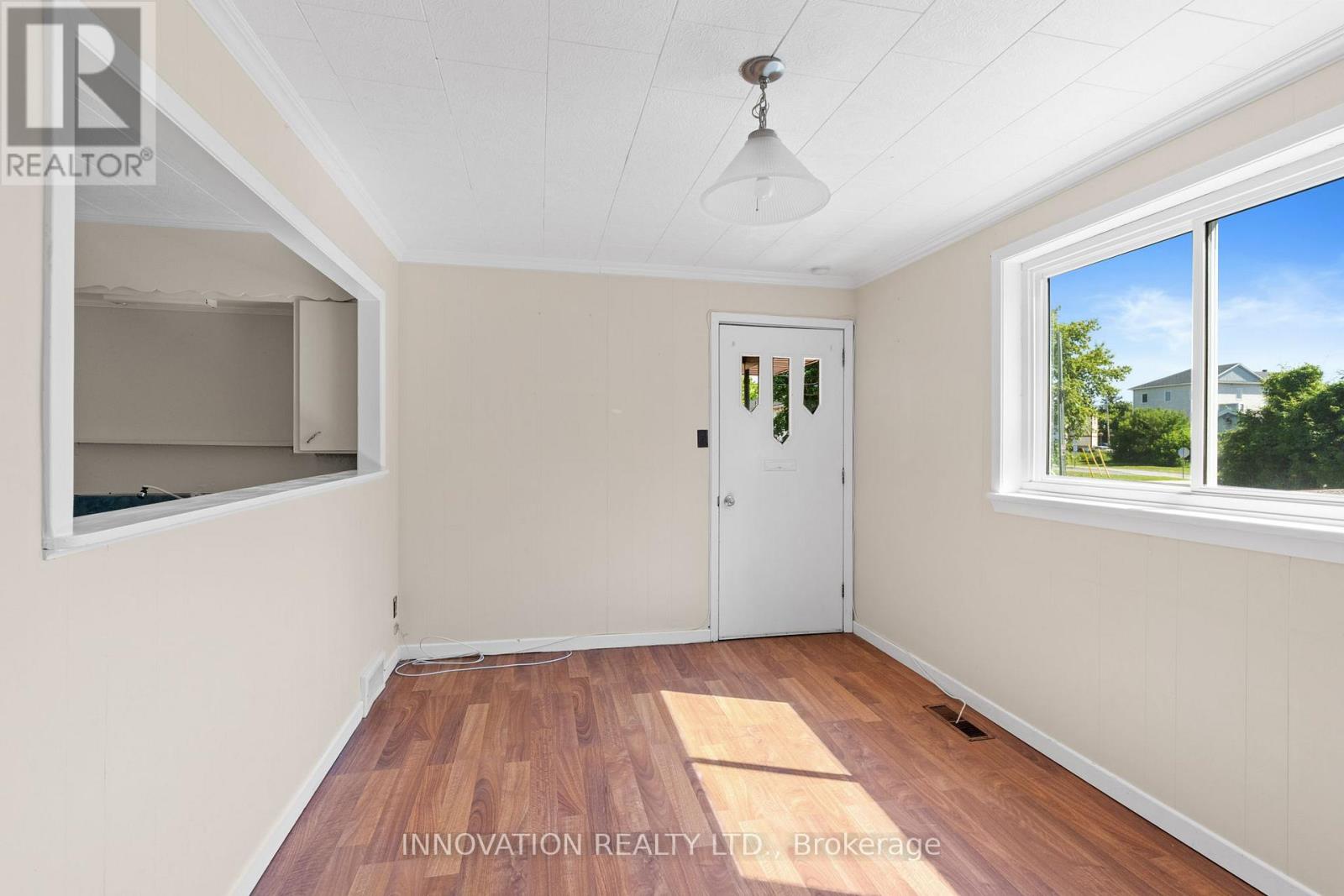 55 Lake Avenue E Property Photo 17