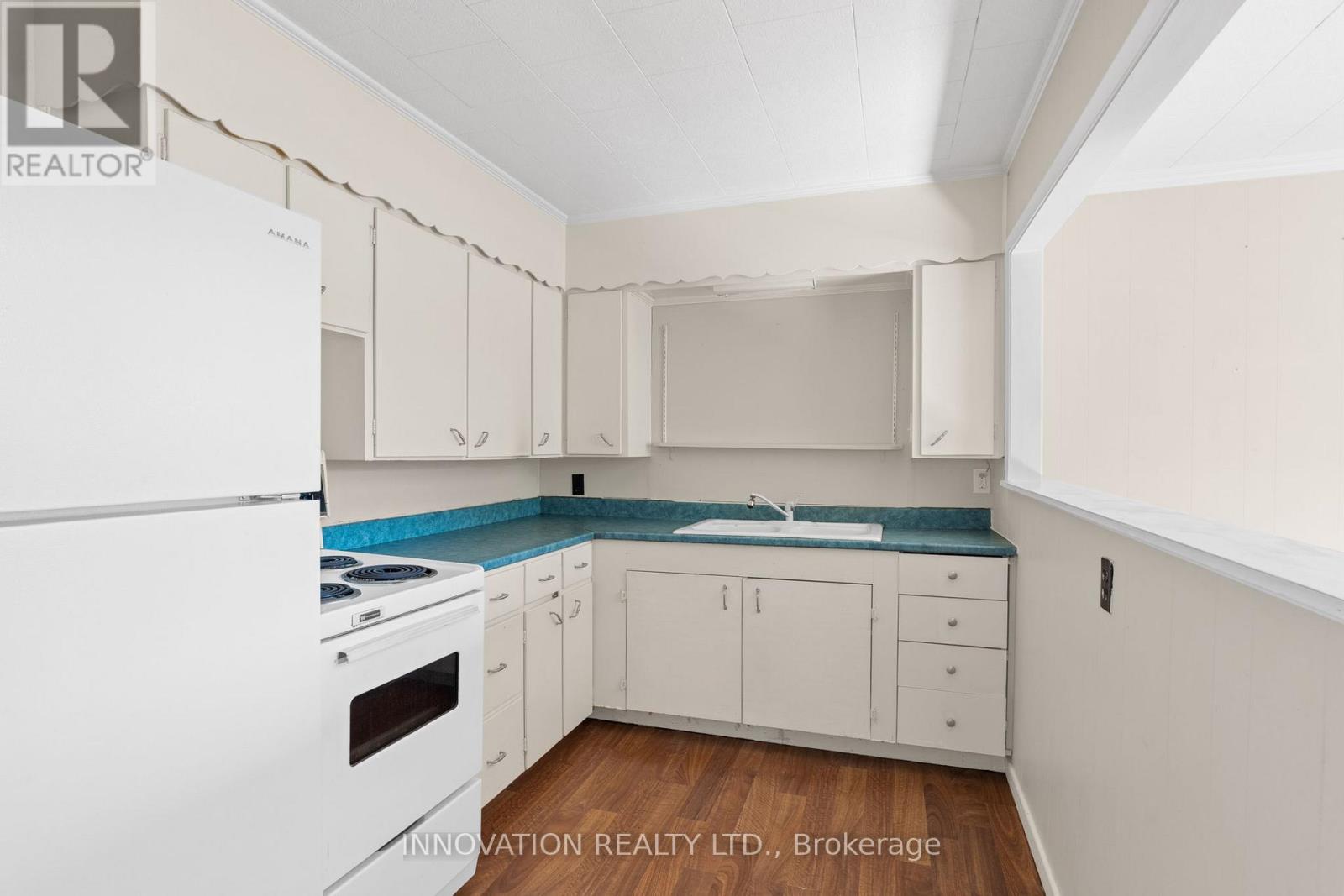 55 Lake Avenue E Property Photo 19