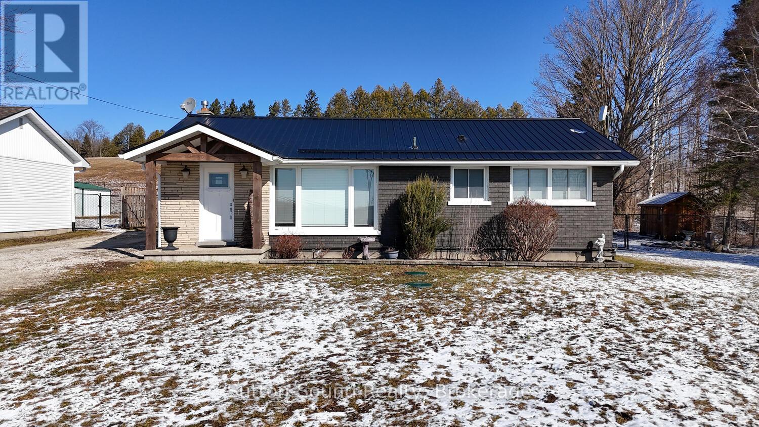 202093 21 HIGHWAY Property Image