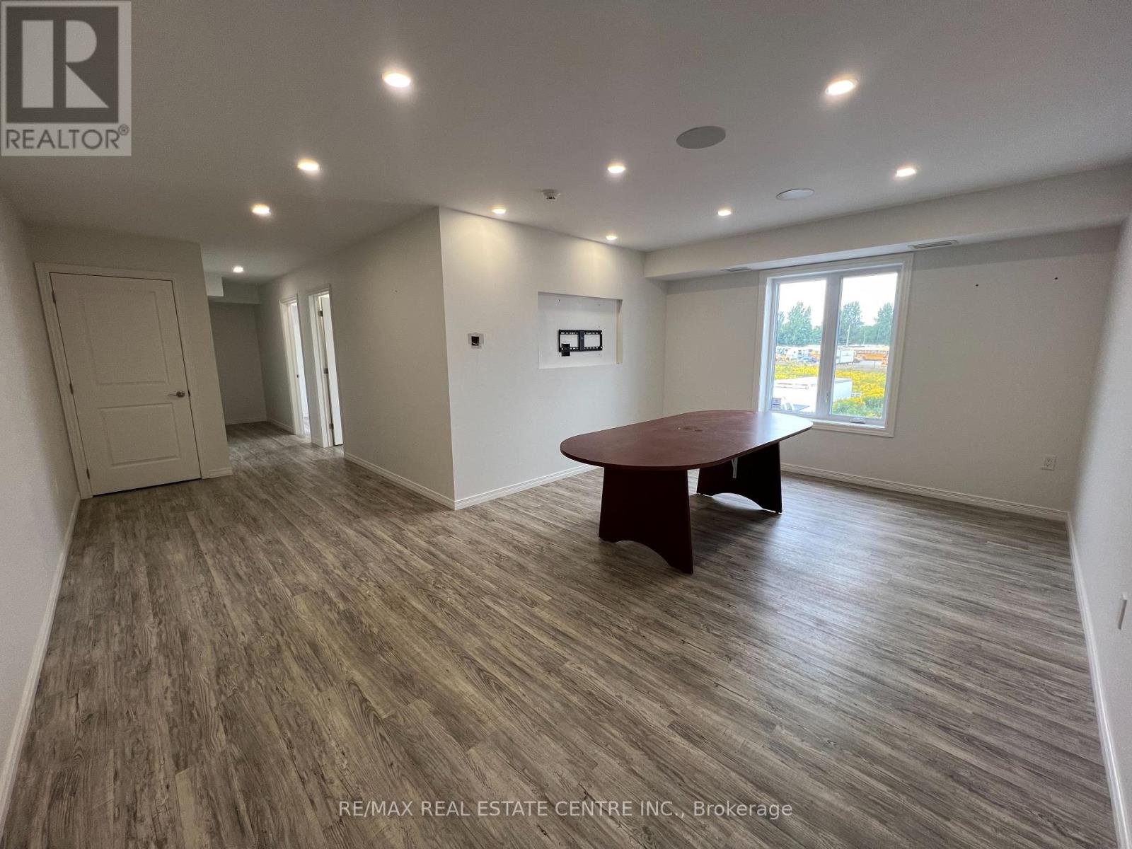 C - 770 GLENGARRY CRESCENT Property Photo 1