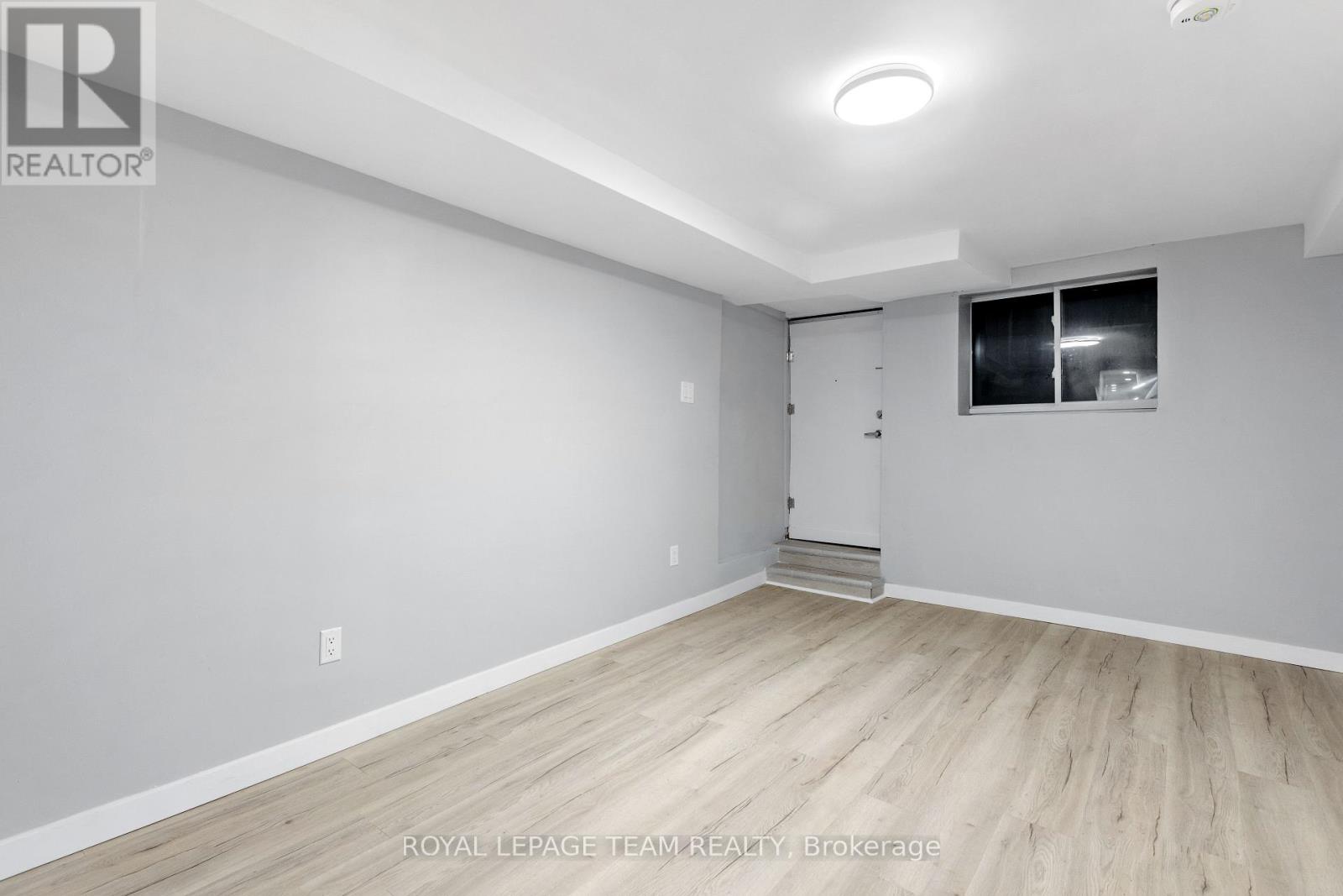 7 - 883 Somerset Street W Property Photo 3