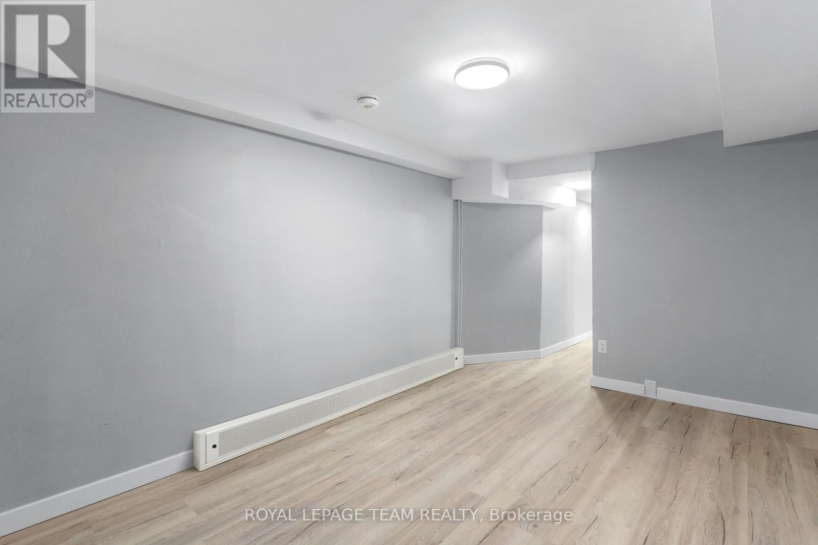 7 - 883 Somerset Street W Property Photo 4