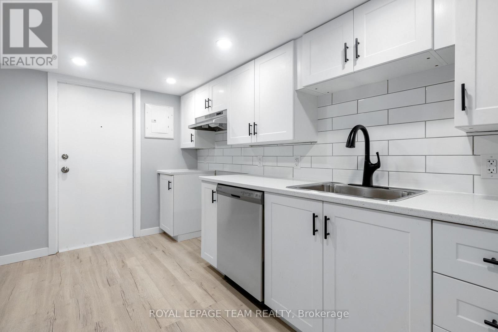 7 - 883 Somerset Street W Property Photo 7
