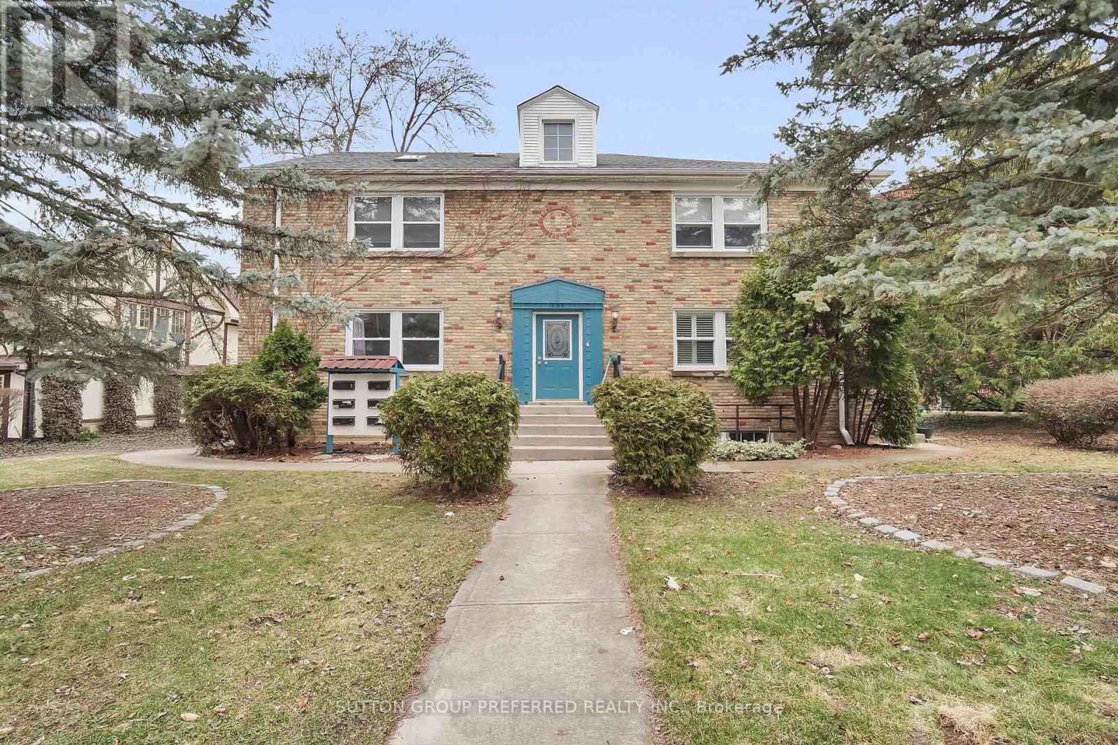 137 Windsor Crescent Property Photo