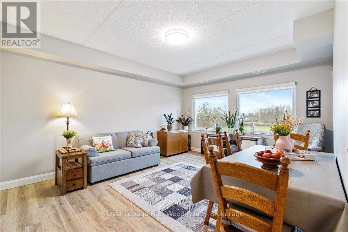 210 - 8 Centre Street Property Photo 13