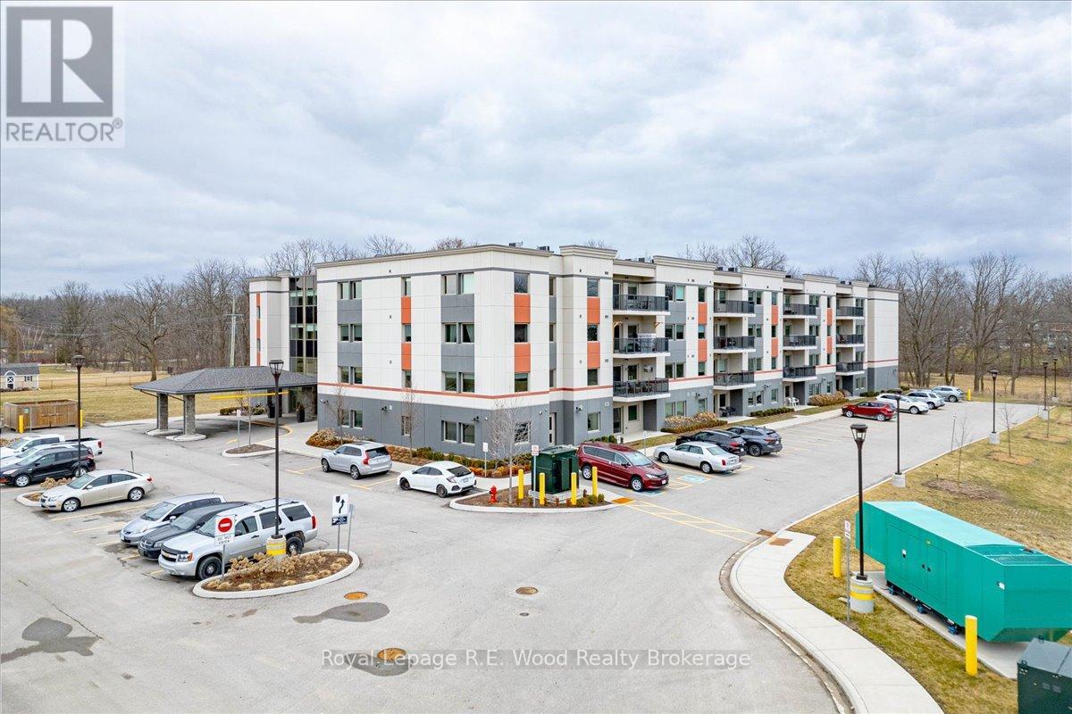 210 - 8 Centre Street Property Photo 19