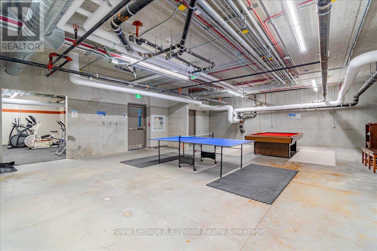210 - 8 Centre Street Property Photo 31