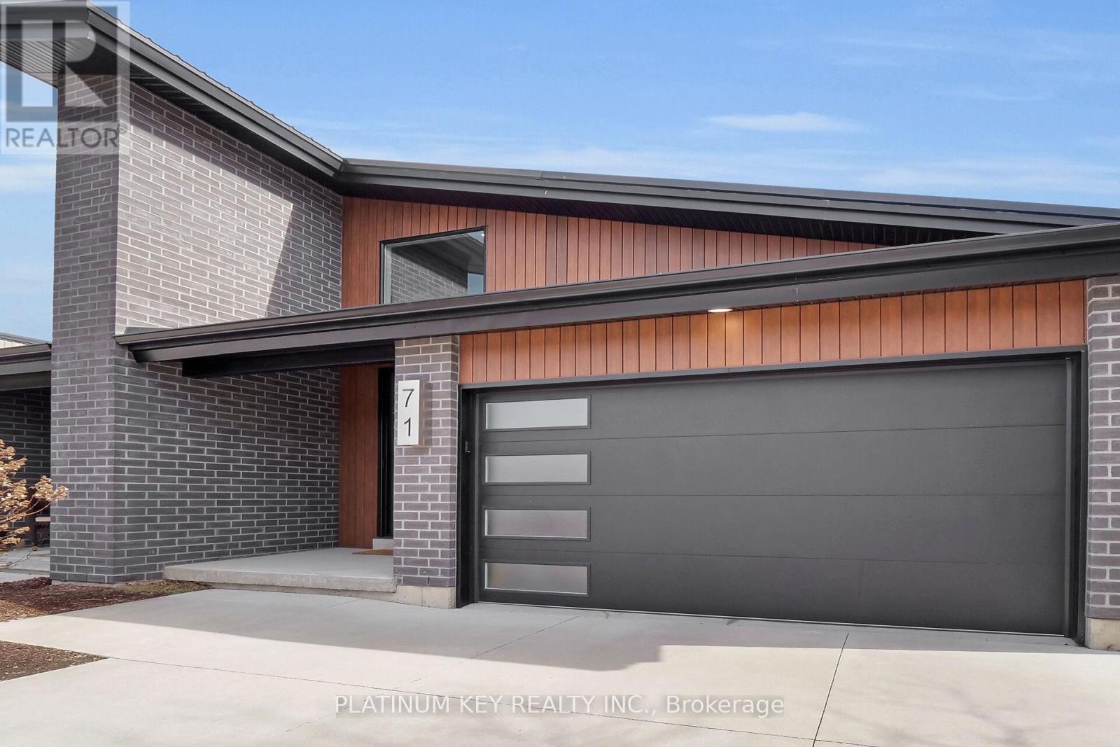 71 Clara Crescent Property Photo 1