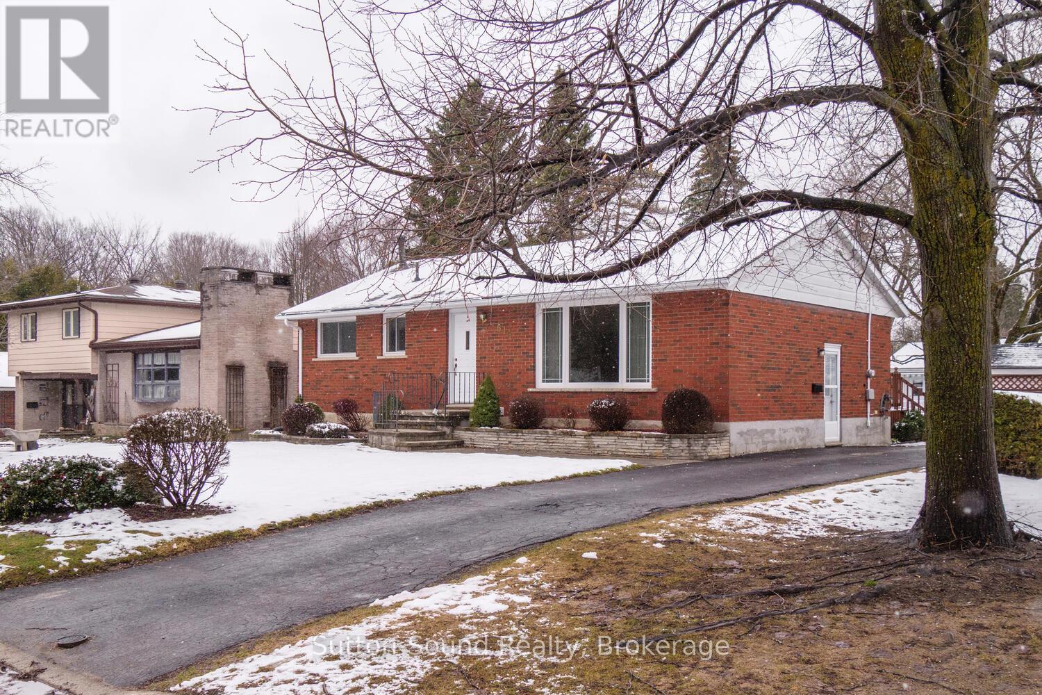614 4th Street E Property Photo 1