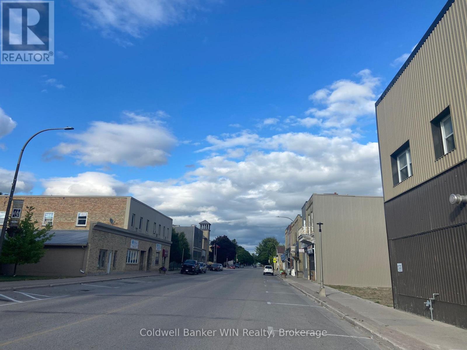 123 King Street Property Photo 2