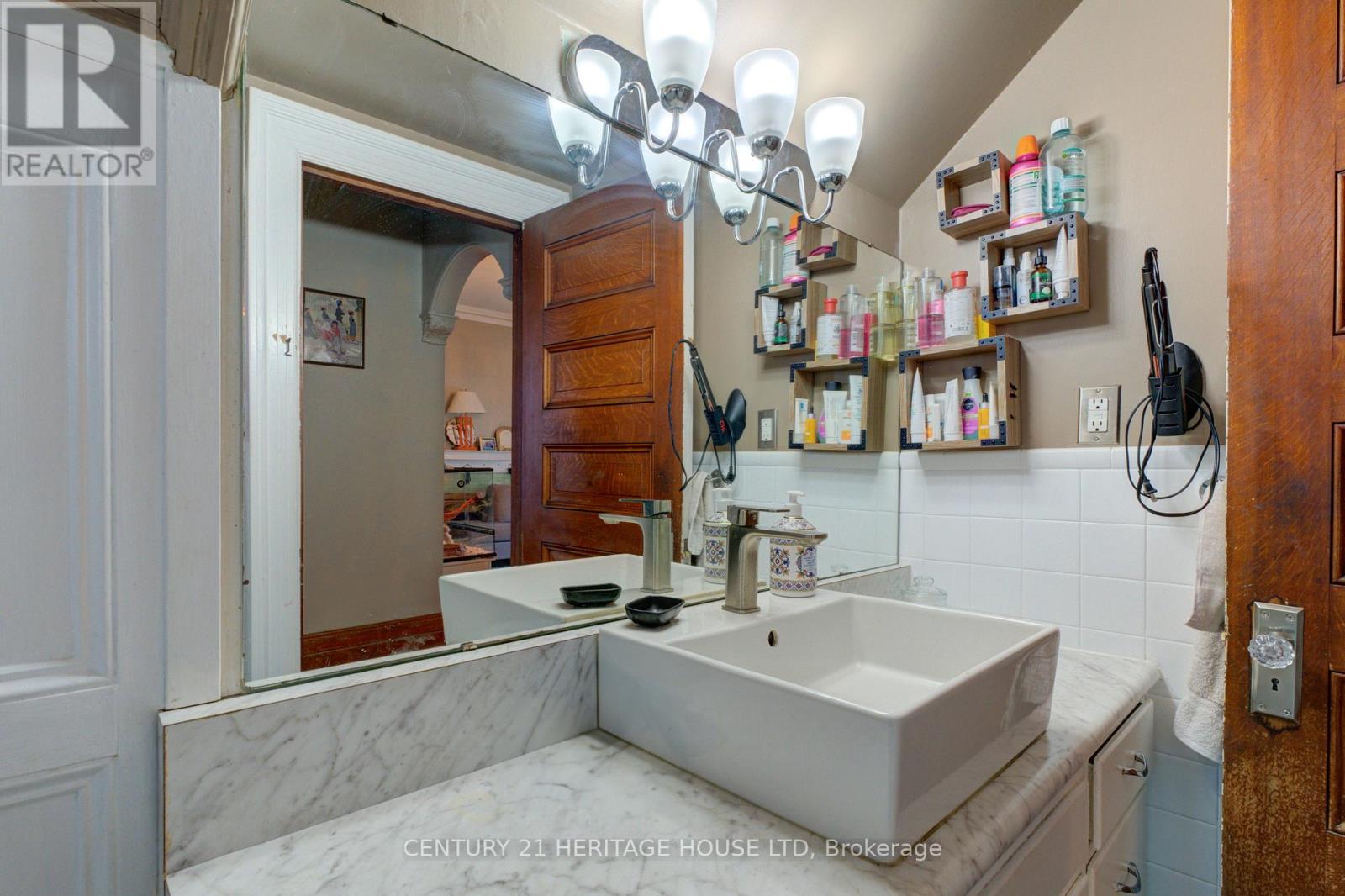 111 Erie Avenue Property Photo 18