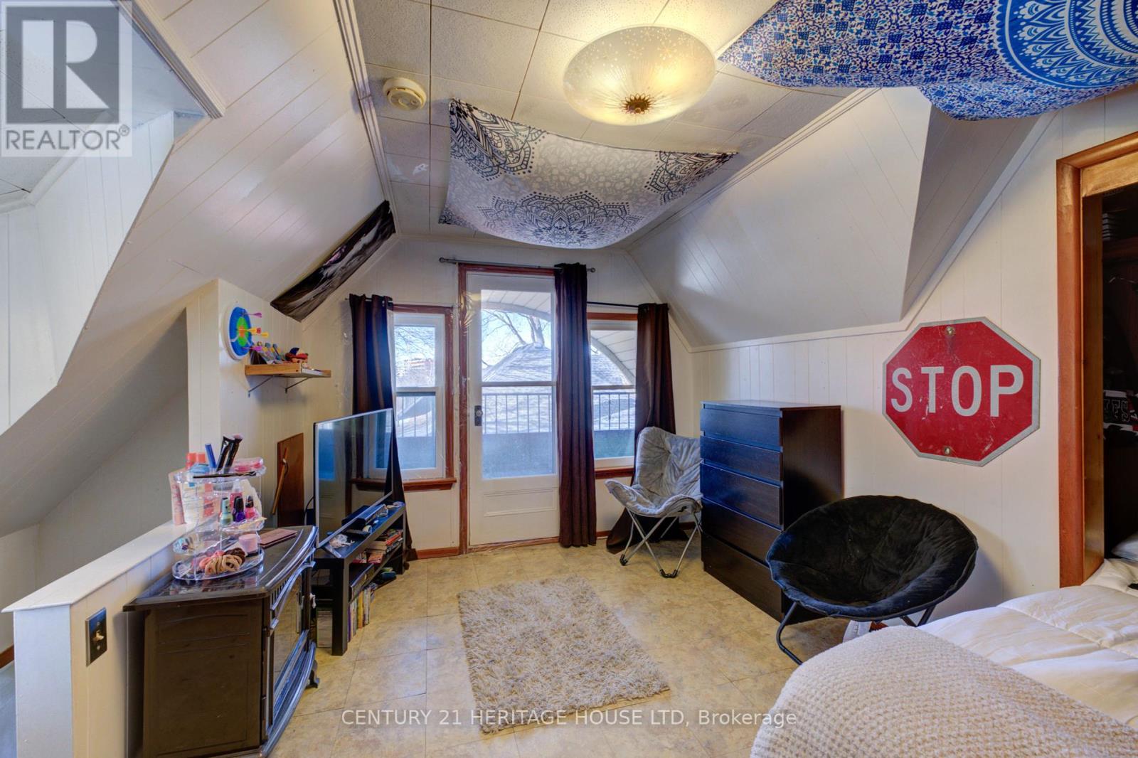 111 Erie Avenue Property Photo 25