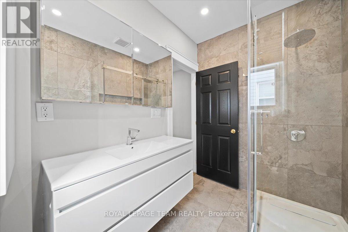 132-136 Elm Street Property Photo 25