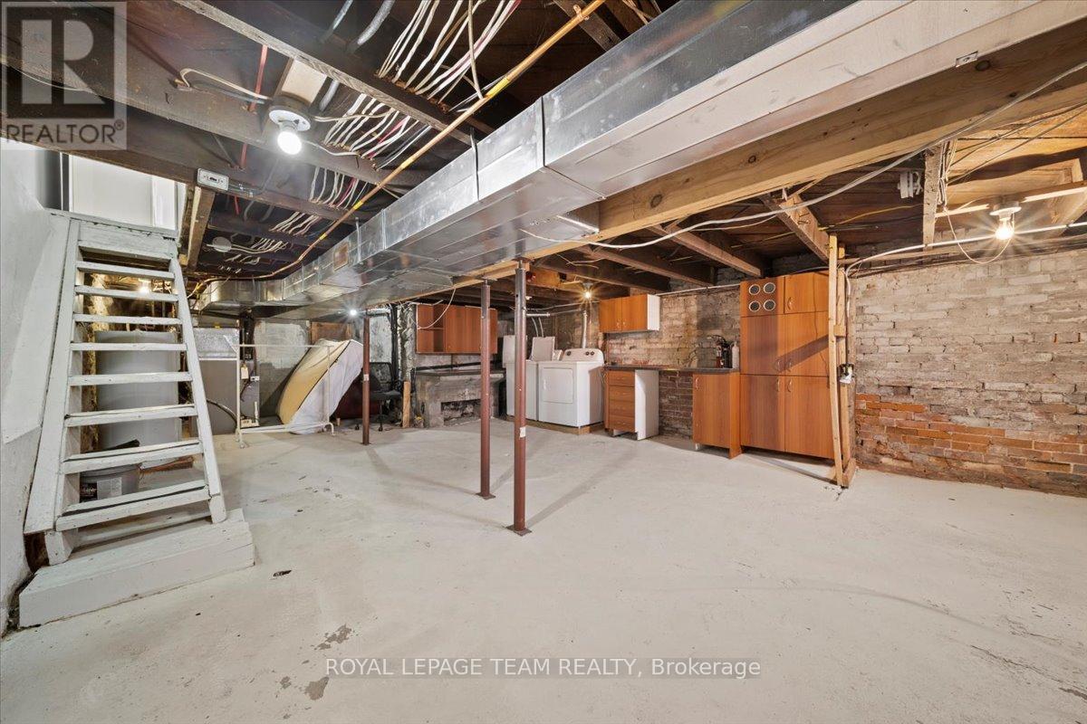 132-136 Elm Street Property Photo 27