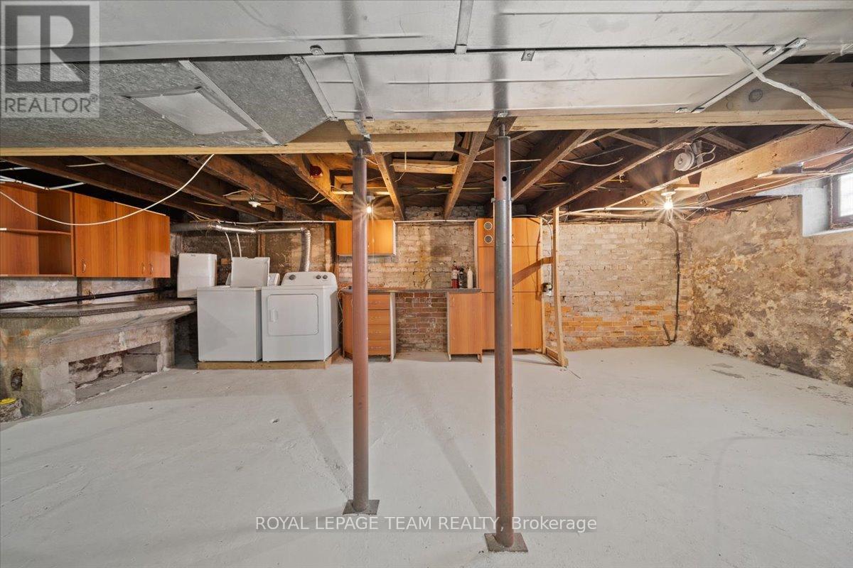 132-136 Elm Street Property Photo 28