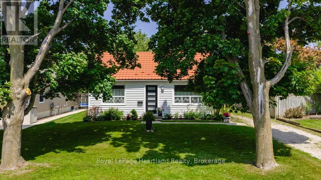 305 Mary Street Property Photo 1