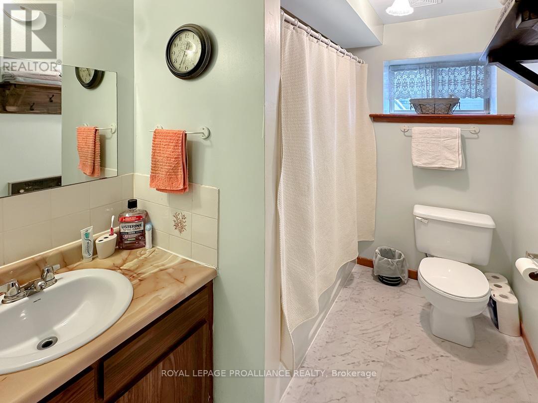 91 St.lawrence Street E Property Photo 9