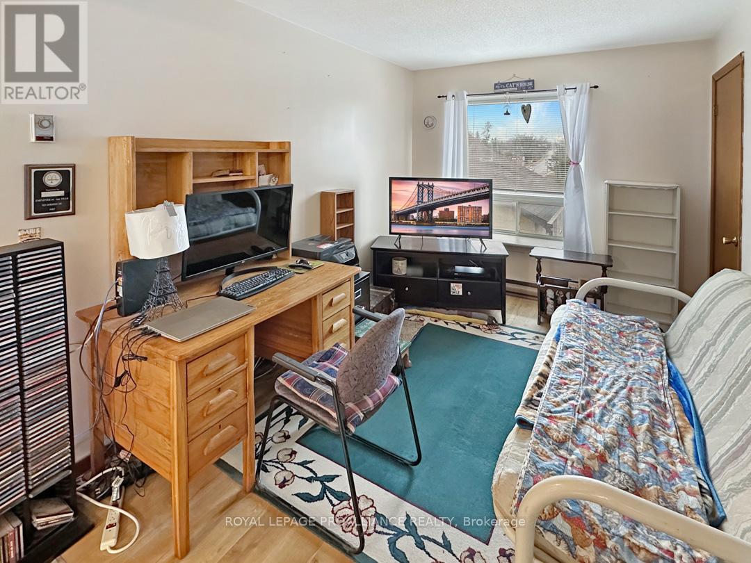 91 St.lawrence Street E Property Photo 14