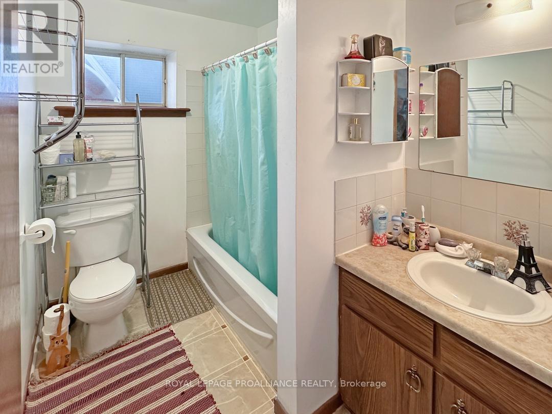 91 St.lawrence Street E Property Photo 16