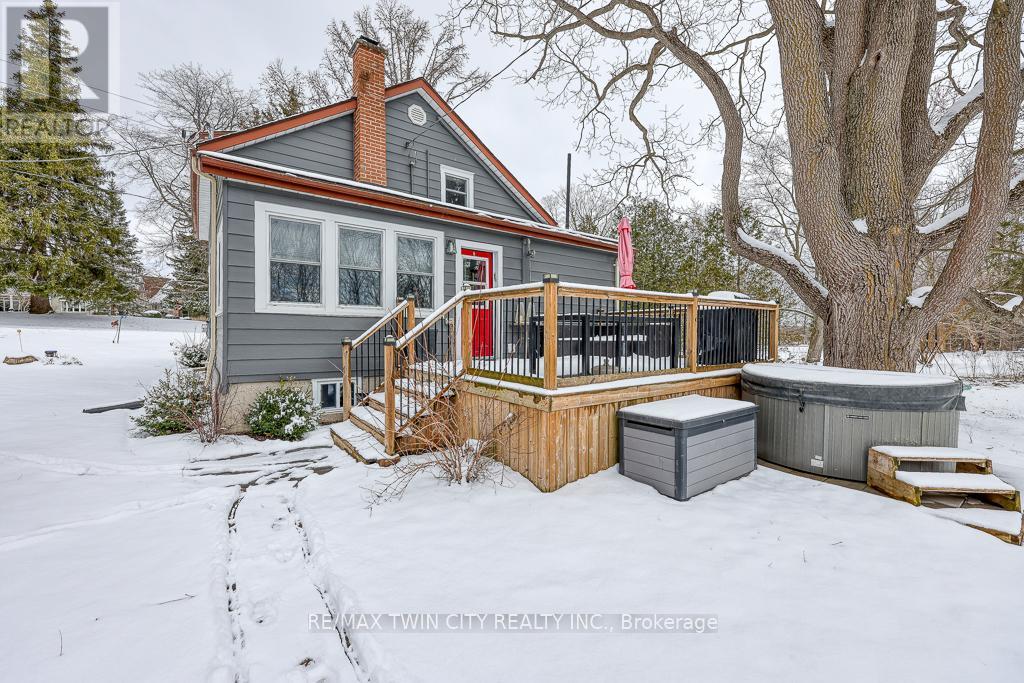 395 Holmes Street Property Photo 5