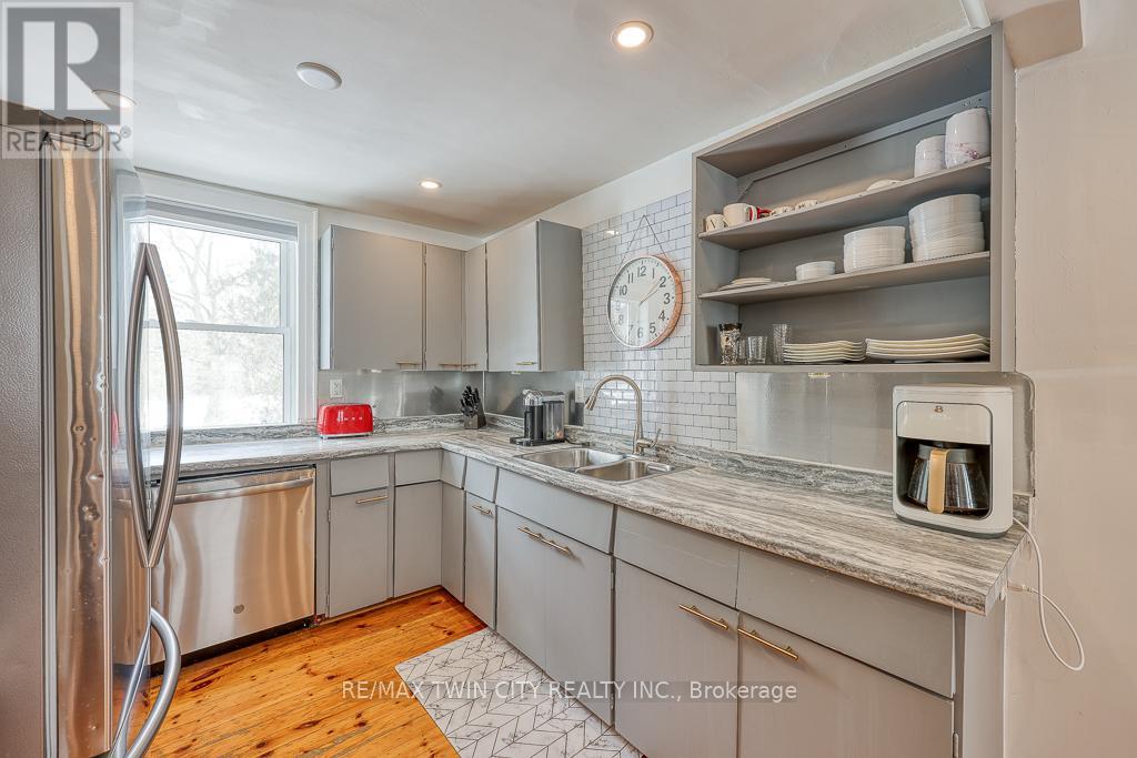 395 Holmes Street Property Photo 15