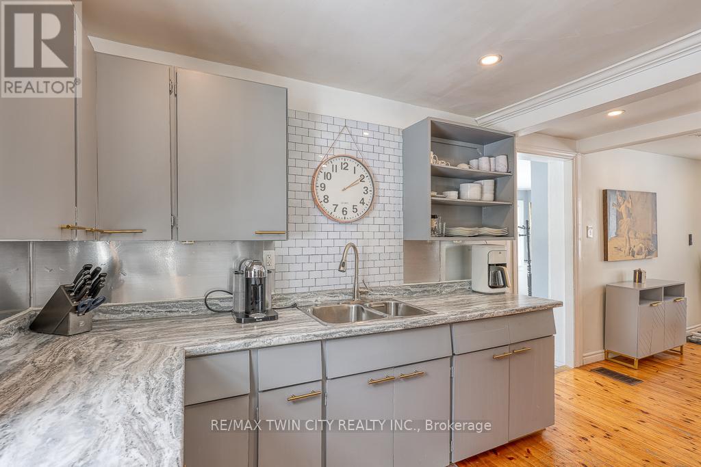 395 Holmes Street Property Photo 16
