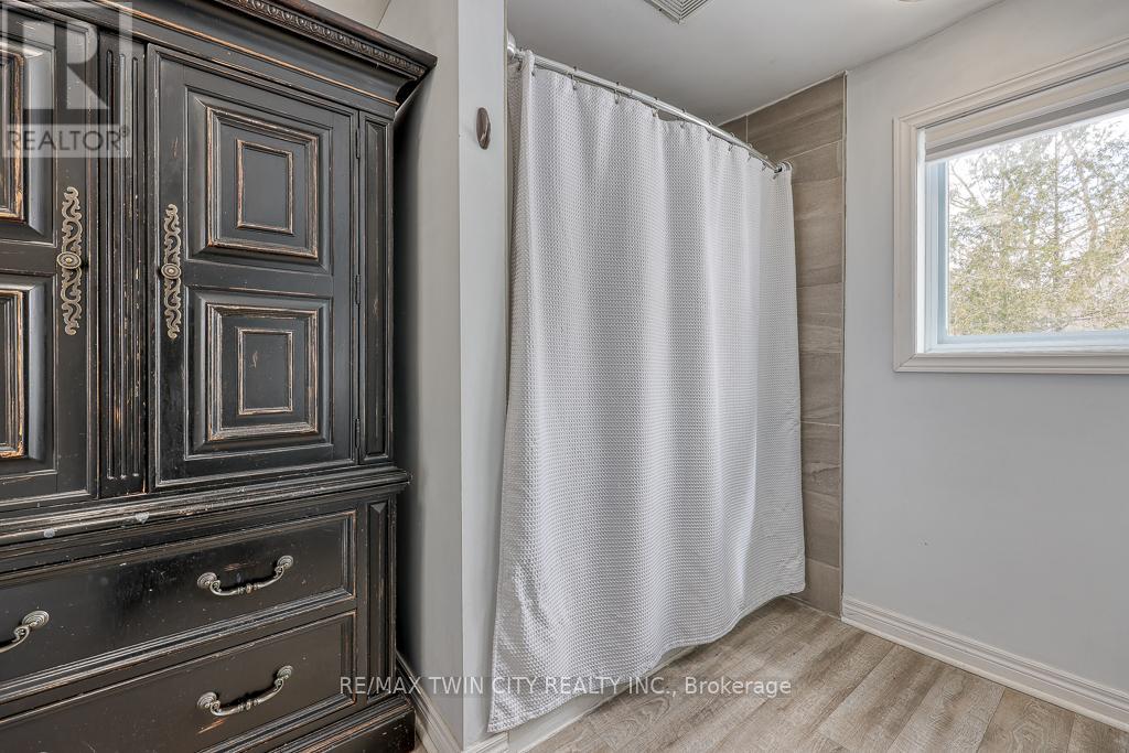 395 Holmes Street Property Photo 18
