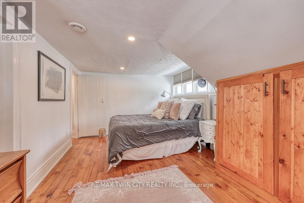 395 Holmes Street Property Photo 25