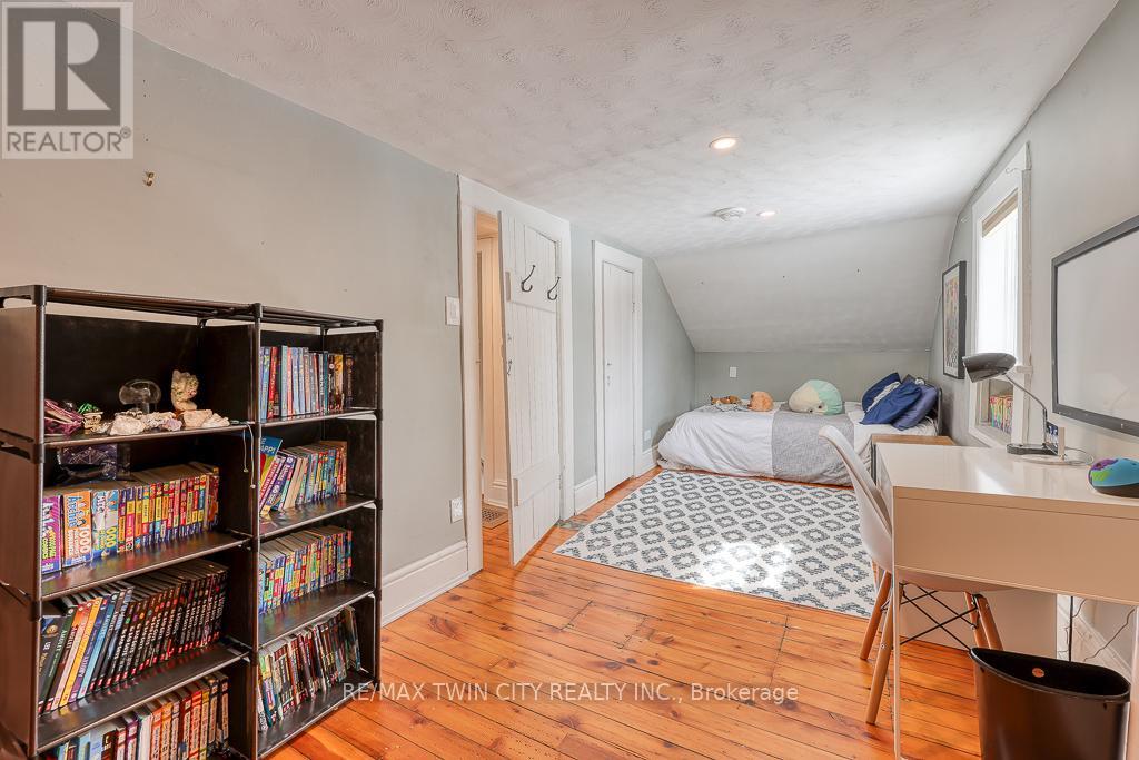 395 Holmes Street Property Photo 26