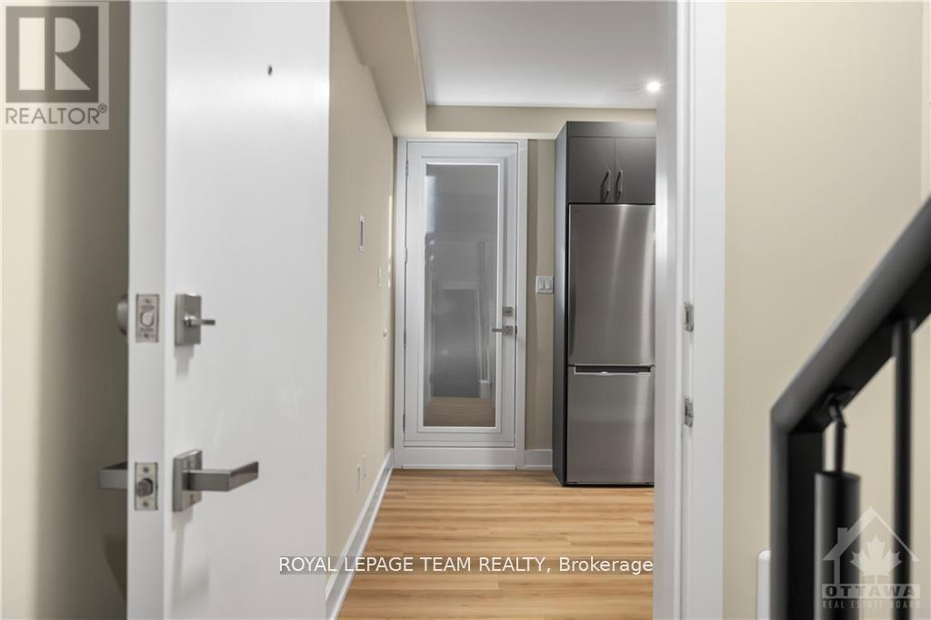 2 - 528 Maclaren Street Property Photo 8