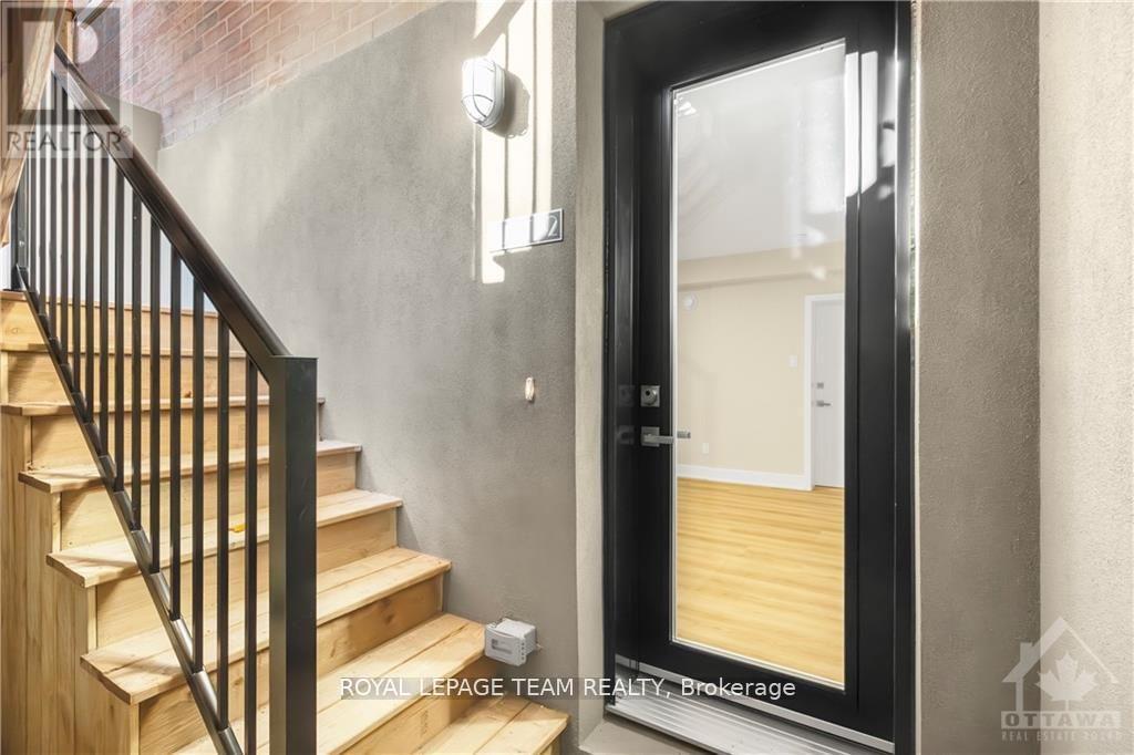 2 - 528 Maclaren Street Property Photo 9
