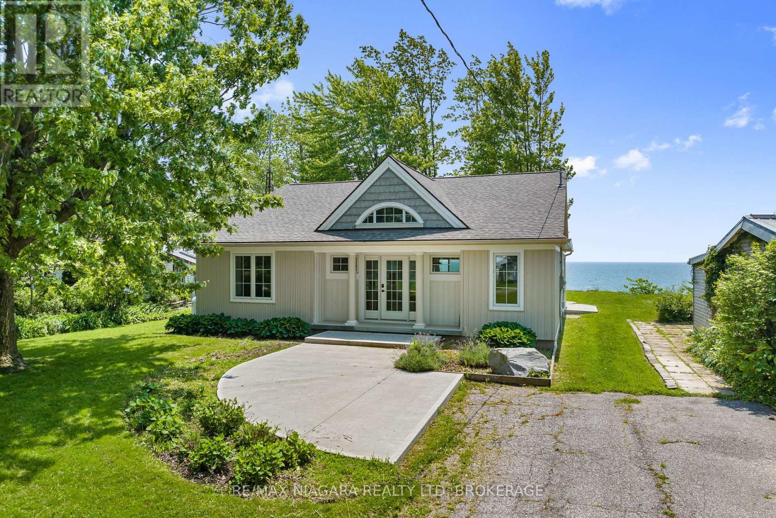 15 Derner Line Property Photo 1