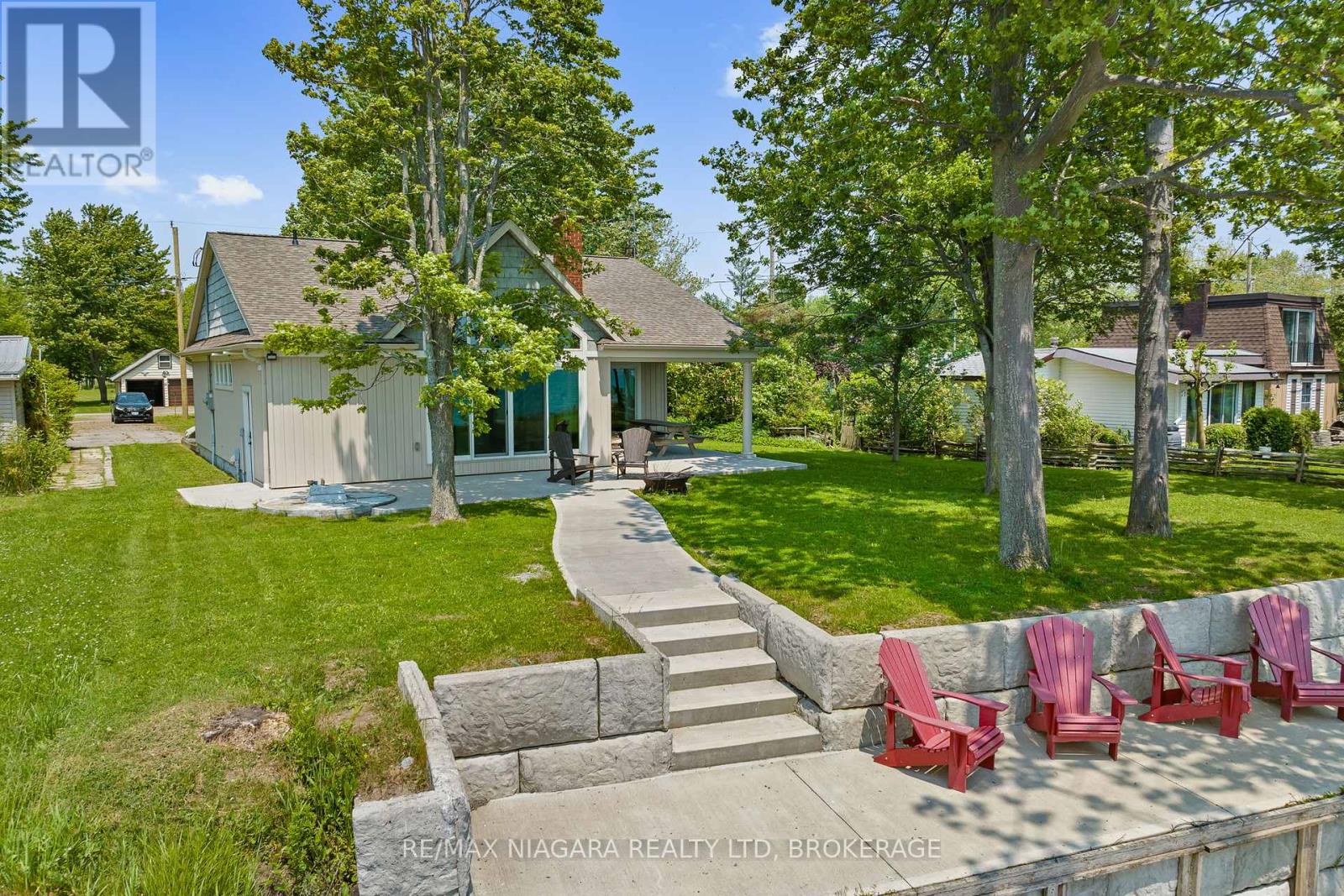 15 Derner Line Property Photo 2