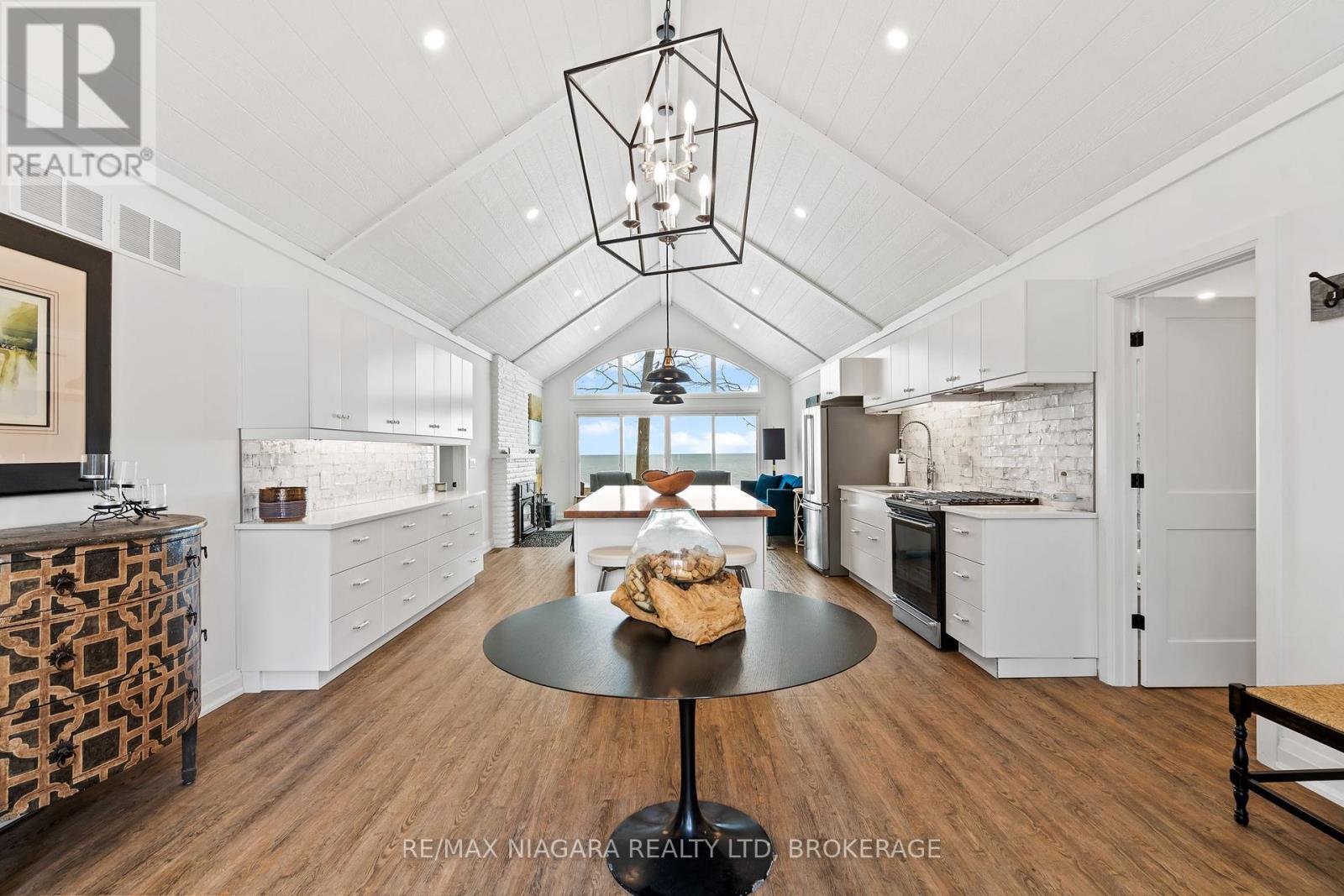 15 Derner Line Property Photo 3