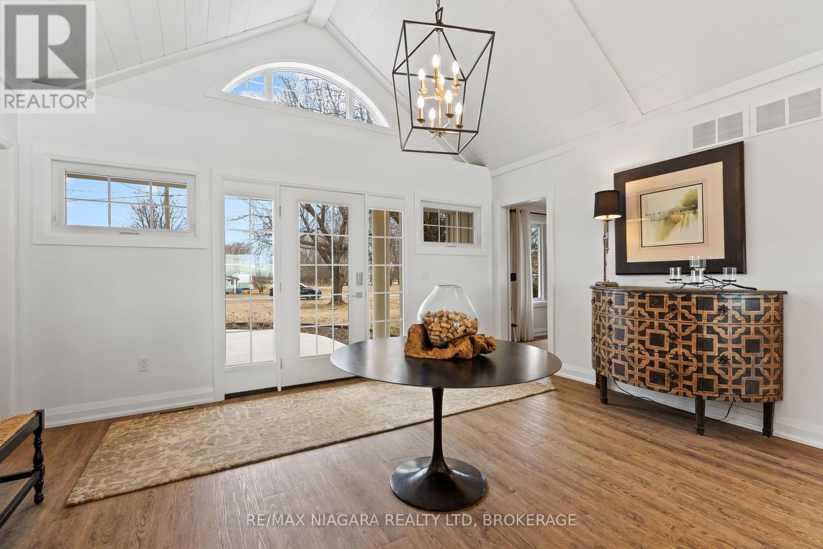 15 Derner Line Property Photo 4