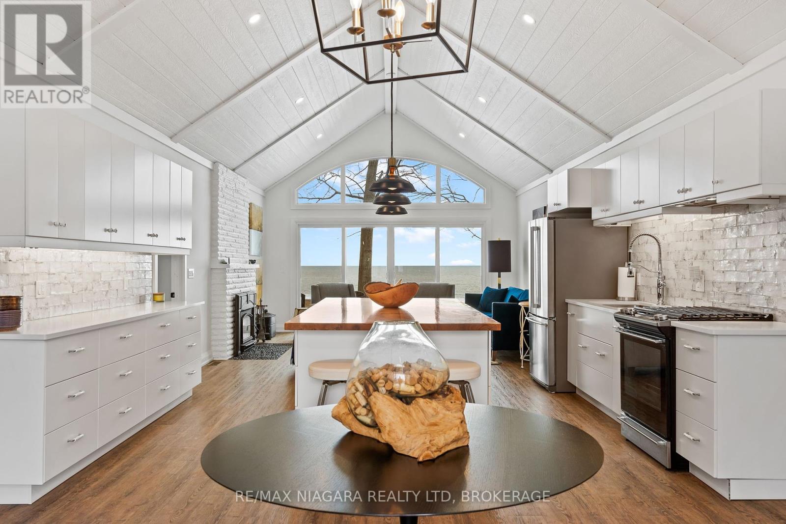 15 Derner Line Property Photo 5