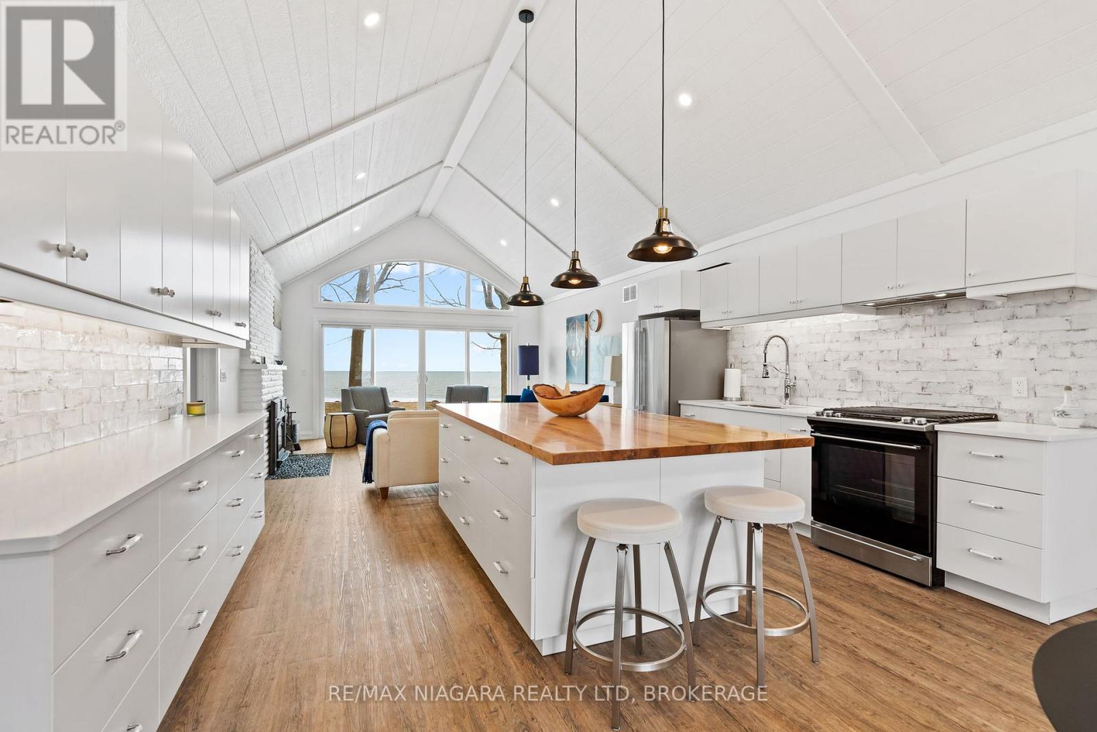 15 Derner Line Property Photo 6