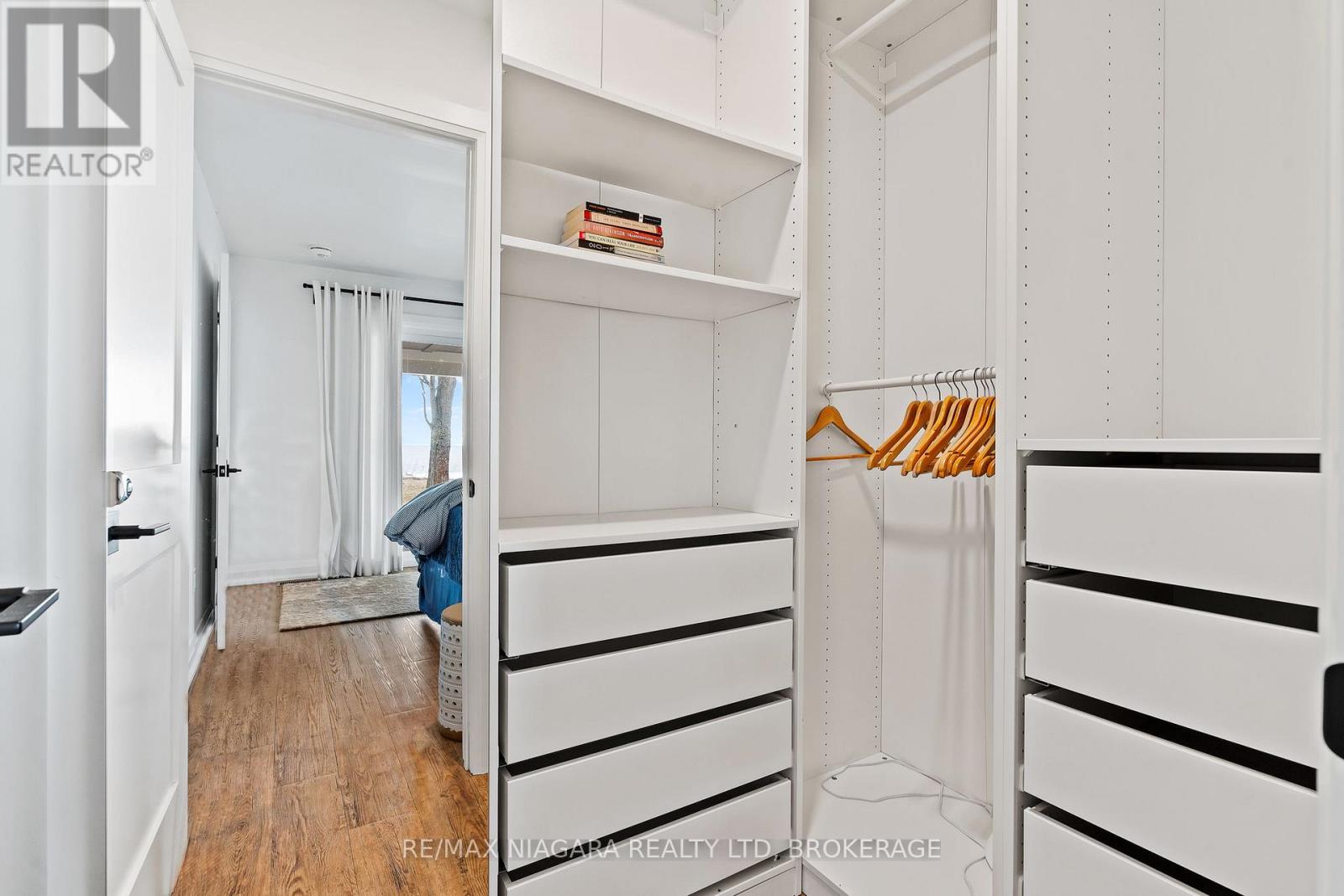 15 Derner Line Property Photo 13