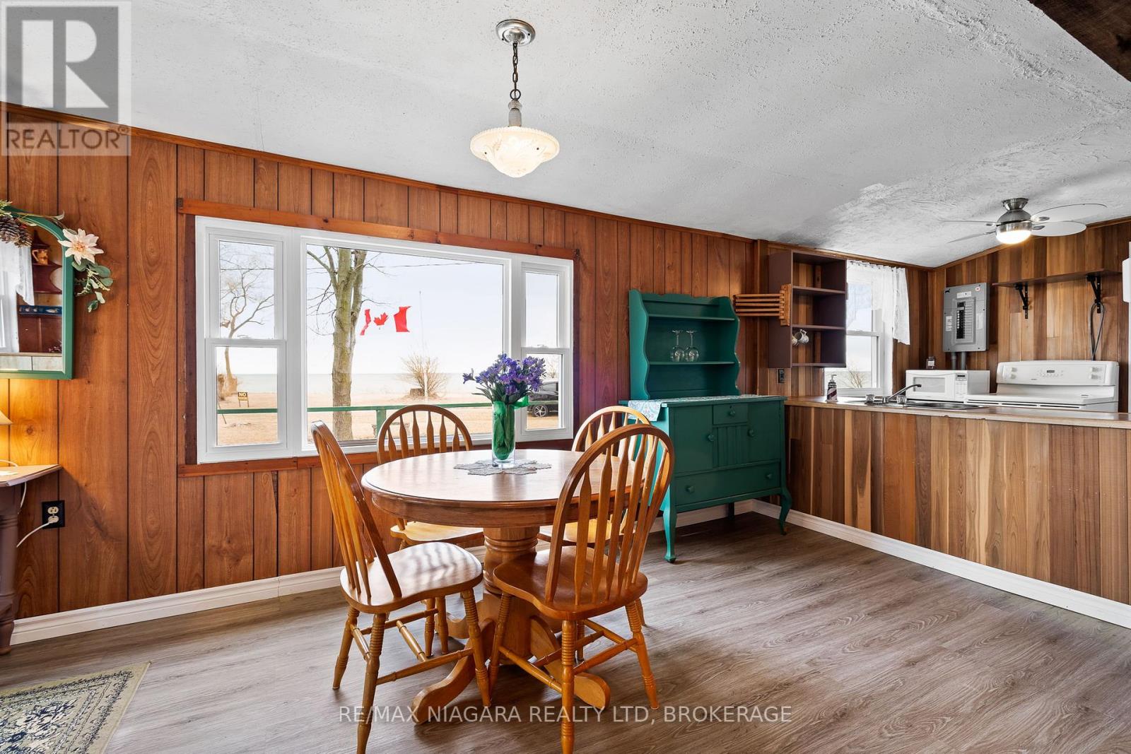 32 Erie Heights Line Property Photo 12