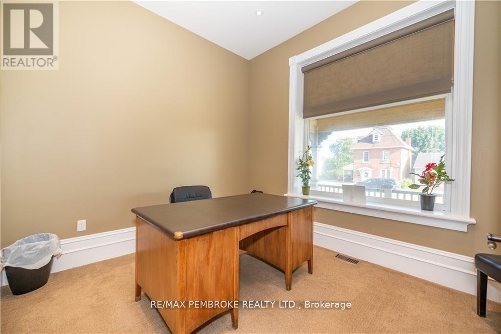 464 Pembroke Street W Property Photo 10
