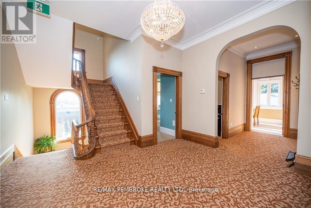 464 Pembroke Street W Property Photo 11