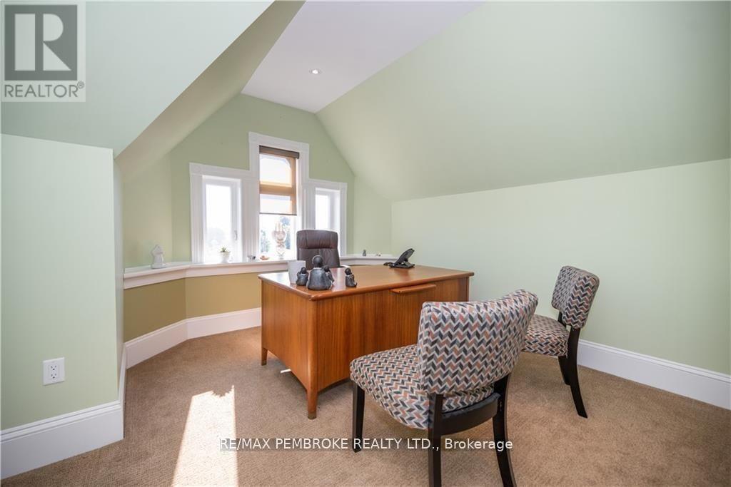 464 Pembroke Street W Property Photo 14