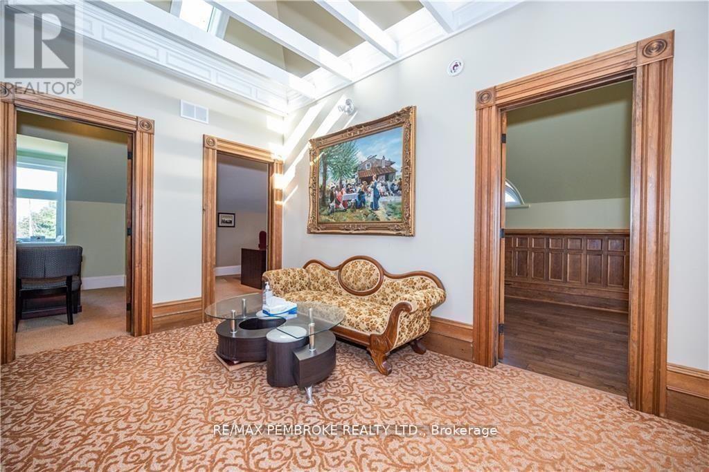 464 Pembroke Street W Property Photo 20
