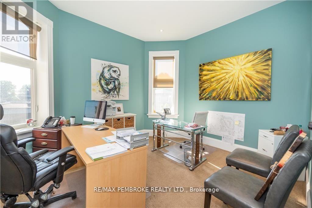 464 Pembroke Street W Property Photo 21