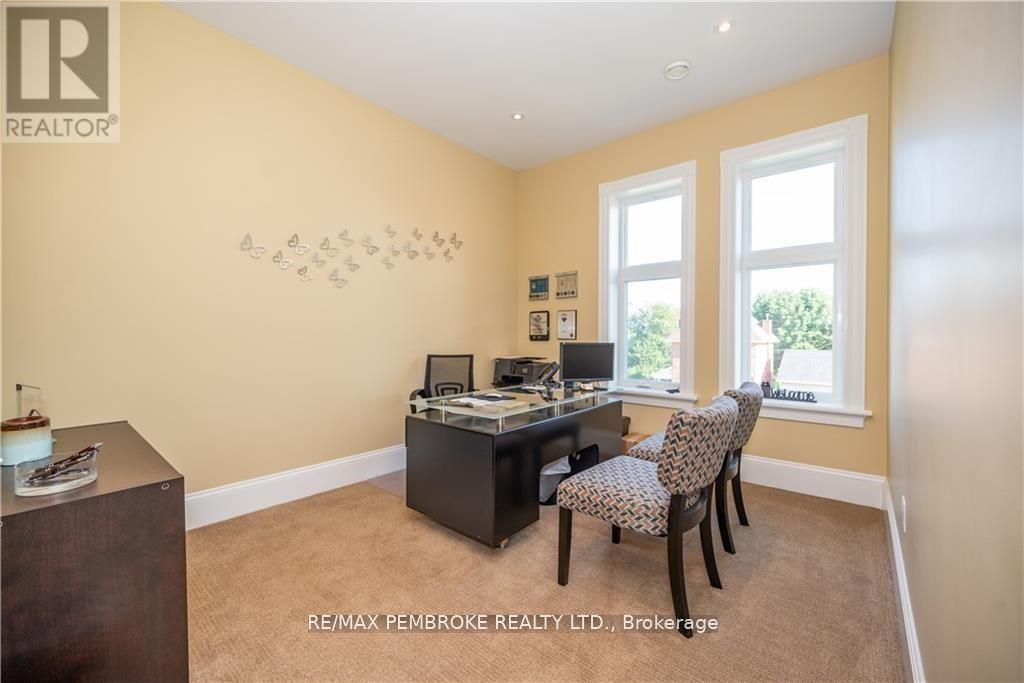 464 Pembroke Street W Property Photo 24