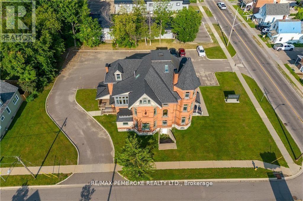 464 Pembroke Street W Property Photo 29